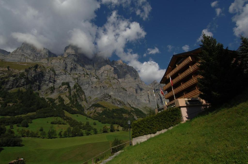 Hotel Viktoria-Leukerbad-Therme エクステリア 写真